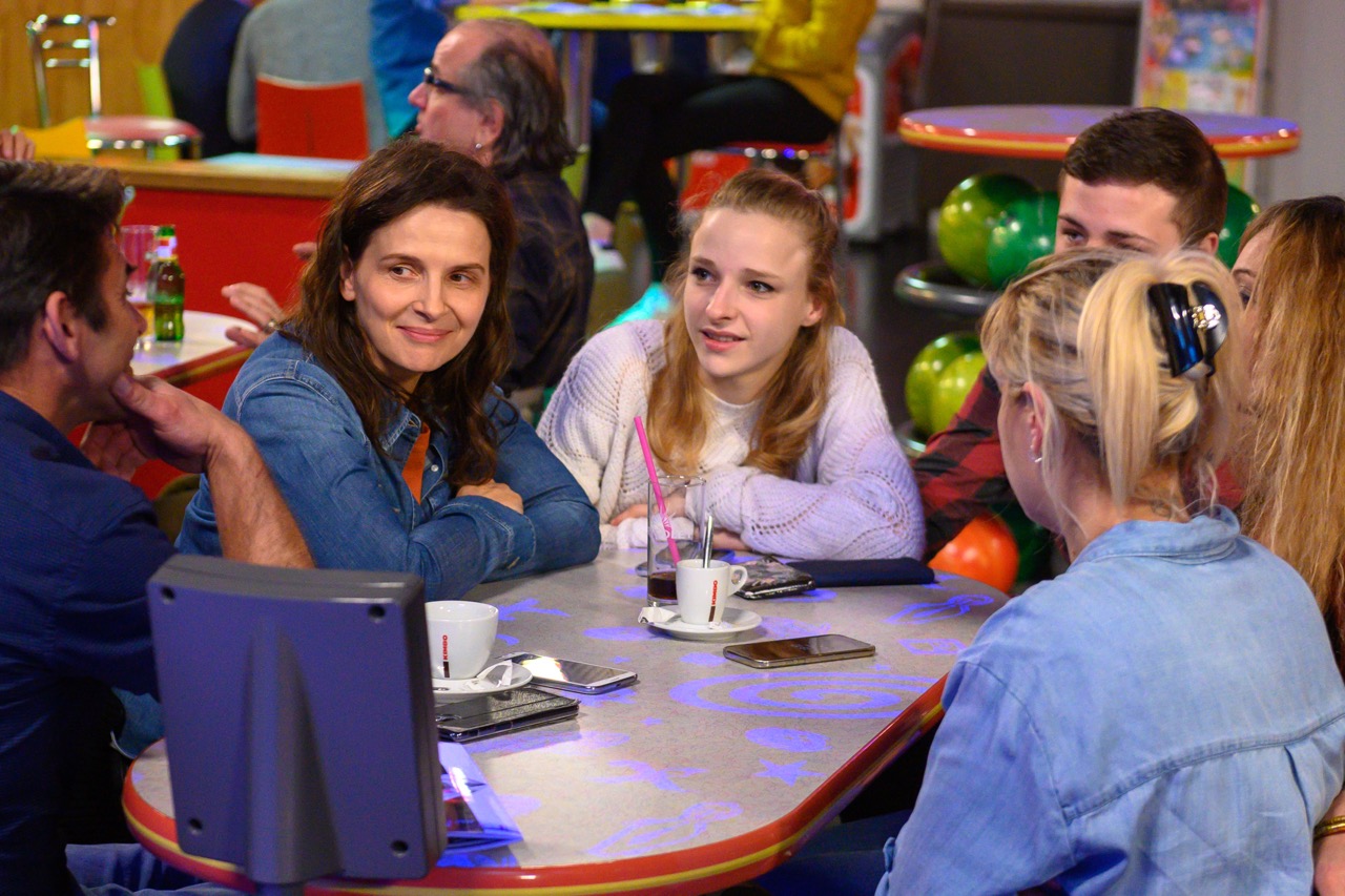 失業風暴 Between Two Worlds