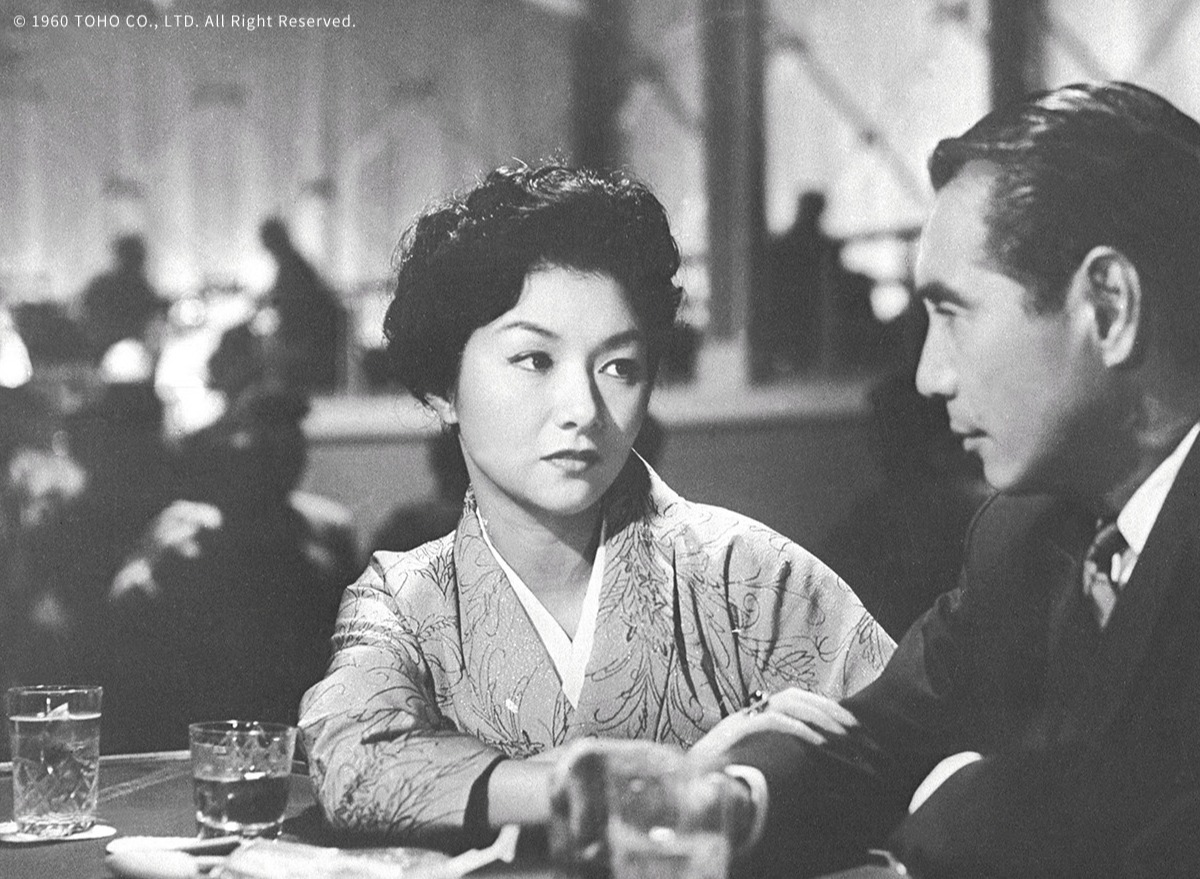 女人踏上樓梯時 When a Woman Ascends the Stairs