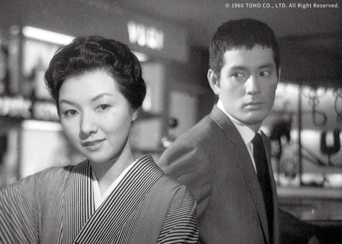 女人踏上樓梯時 When a Woman Ascends the Stairs