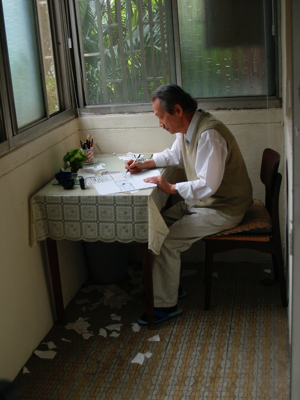 尋找背海的人 The Man behind the Book