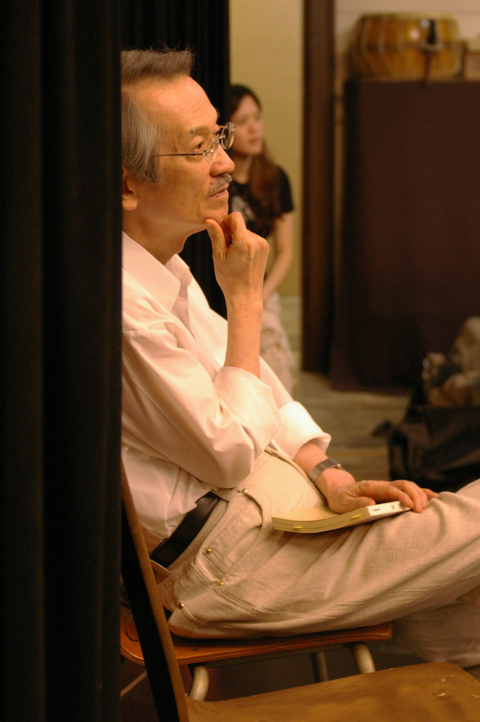 尋找背海的人 The Man behind the Book