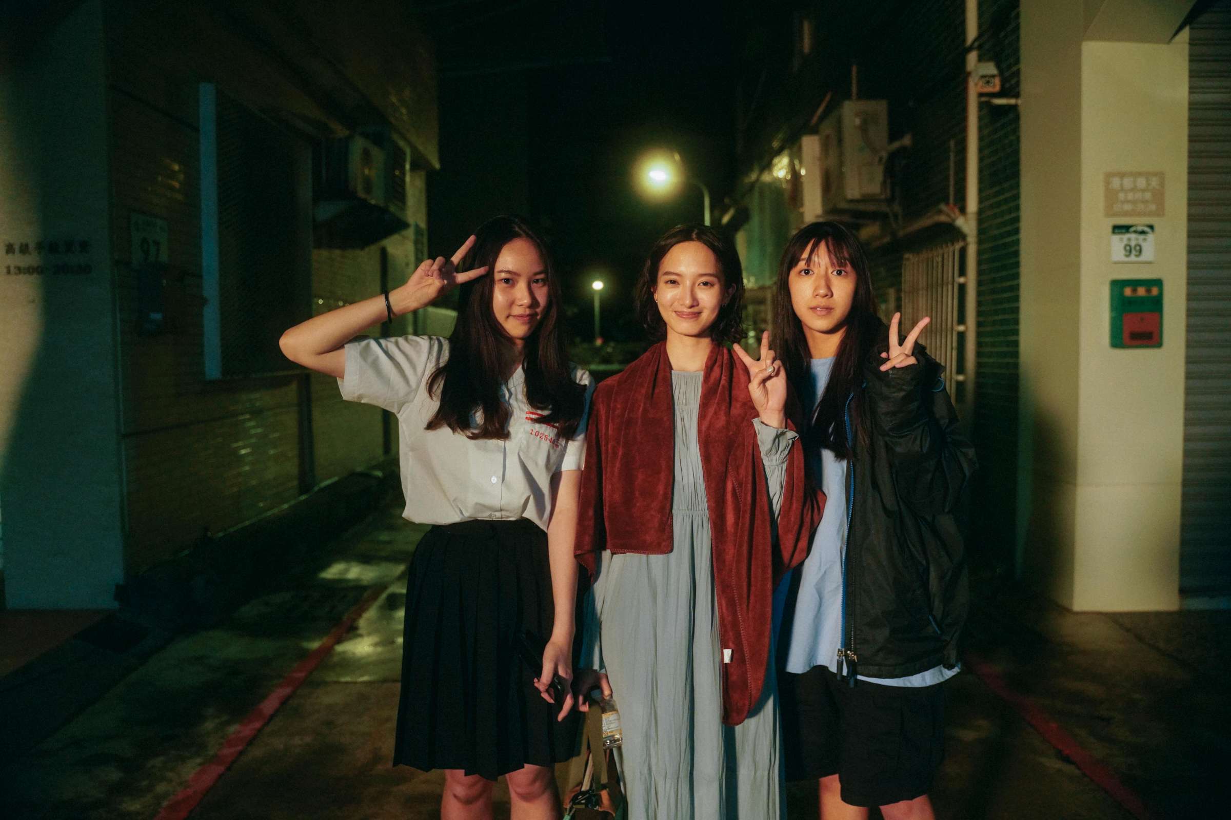 《五福女孩》演員工作照(由左至右為王婕、韓寧、李芝儀)