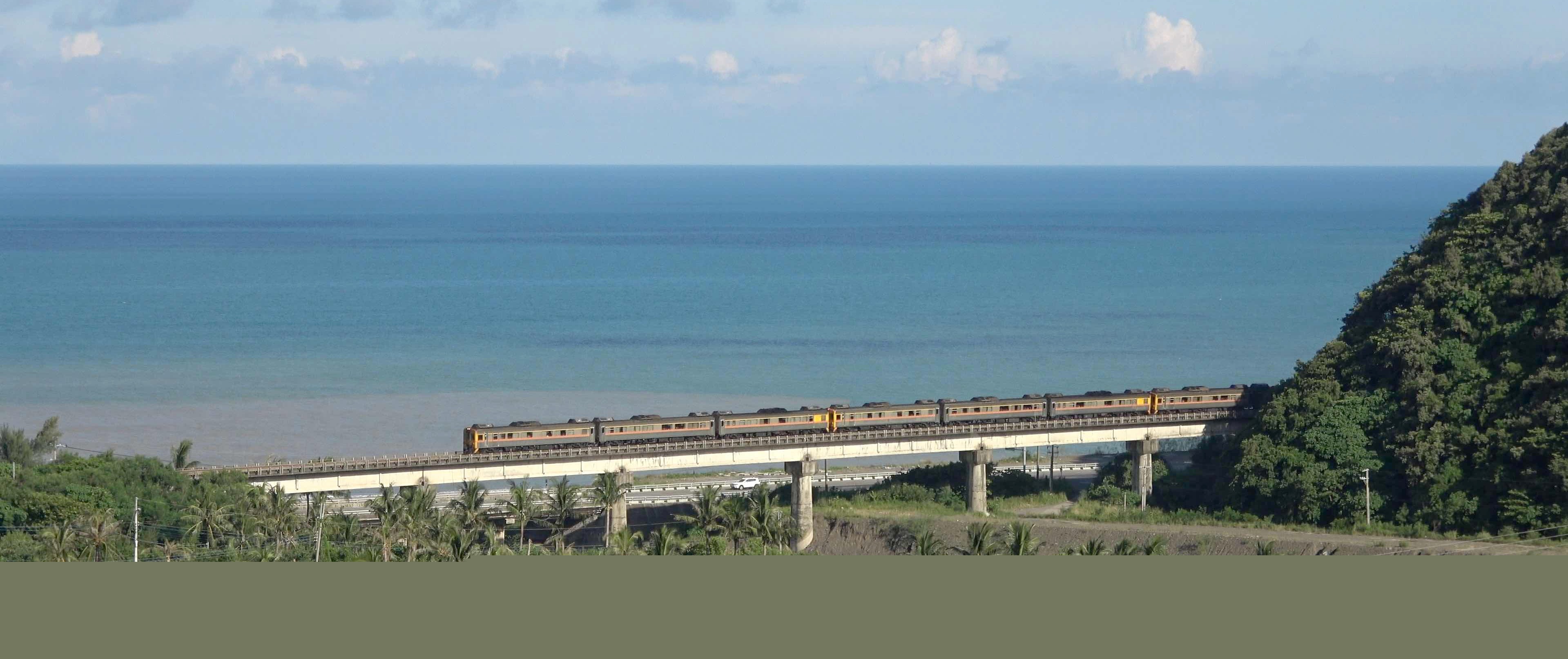 南方，寂寞鐵道 On the Train