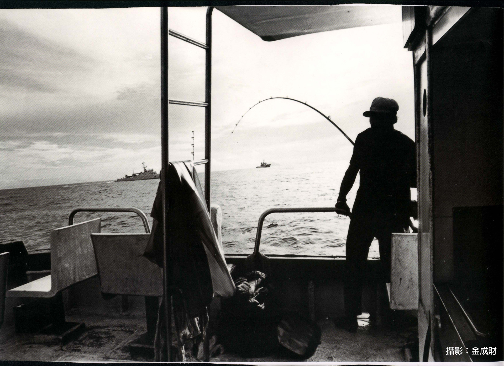 流離島影#3（馬祖舞影Shadow Dancing at Ma Tsu+誰來釣魚®?Who Is Fishing®?+輻射將至Before the Radiation+浮球 The Floating Ball）