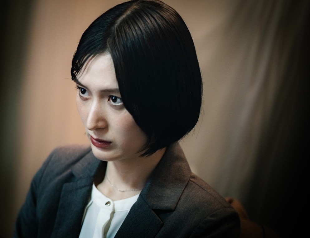 一張未完成的椅子 Incomplete Chairs