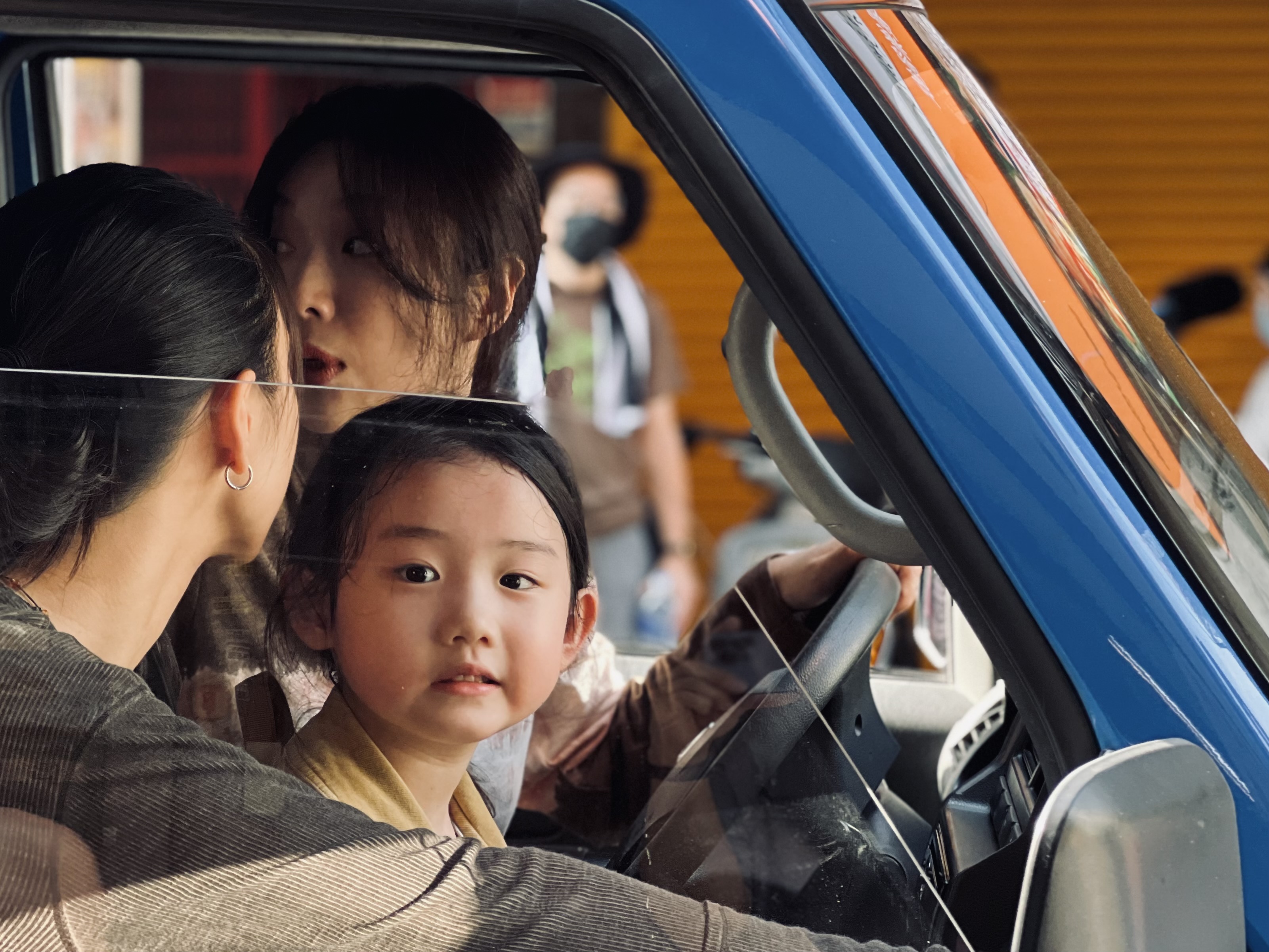 左撇子女孩 Left-Handed Girl