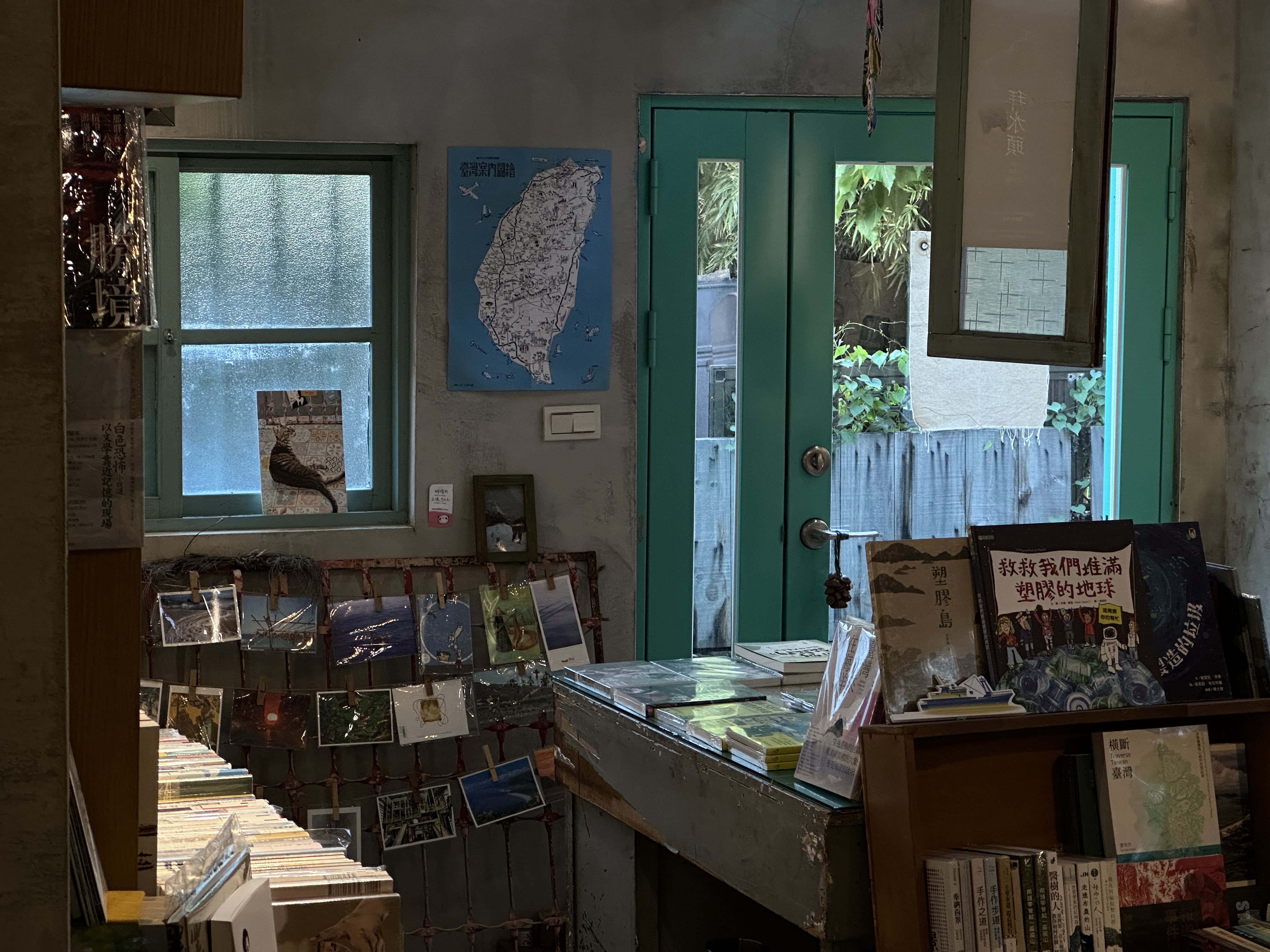 書店裡的影像詩：生活不在他方 Poetries from the bookstores :Here I belong